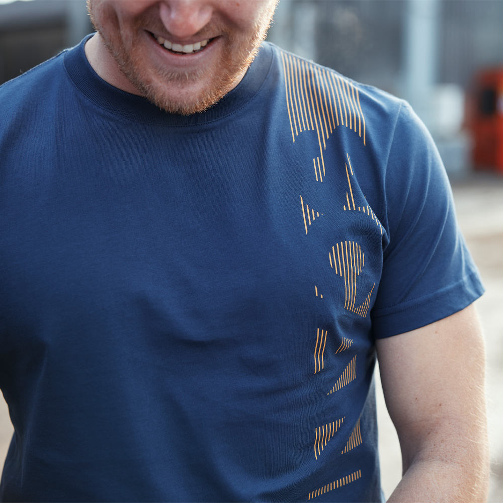 Marineblaues Herren T-Shirt mit vertikalen Streifen